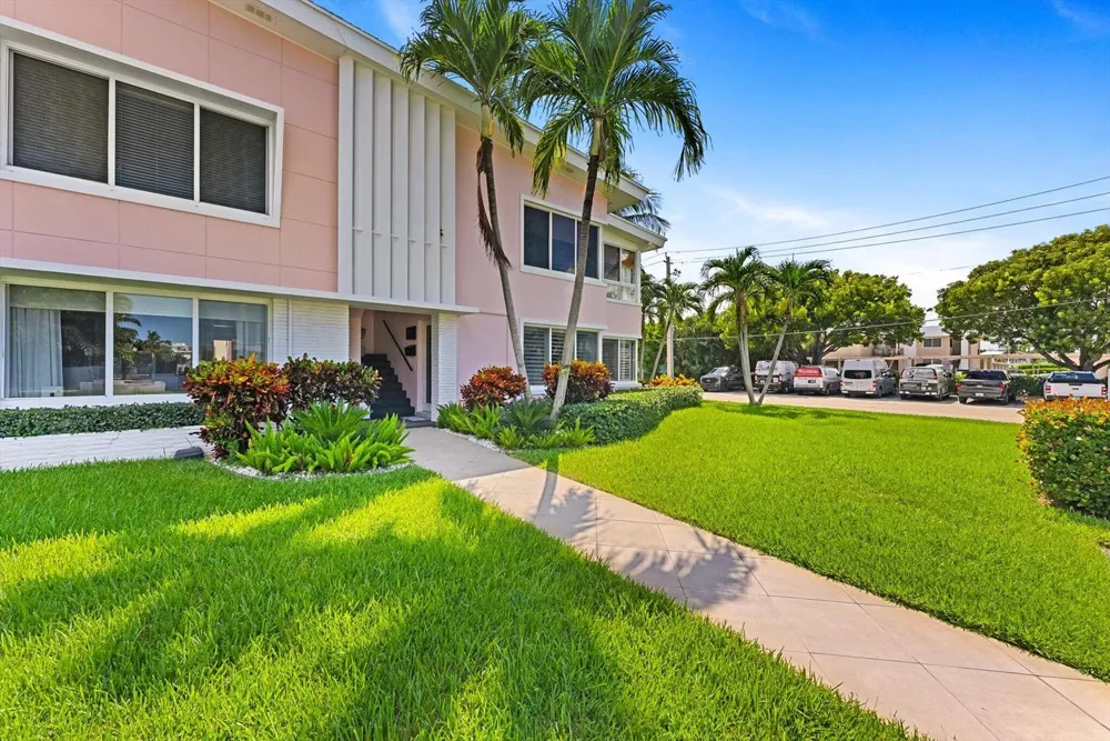 990 CASUARINA ROAD #4 Delray Beach, FL 33483