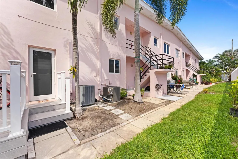 990 CASUARINA ROAD #4 Delray Beach, FL 33483