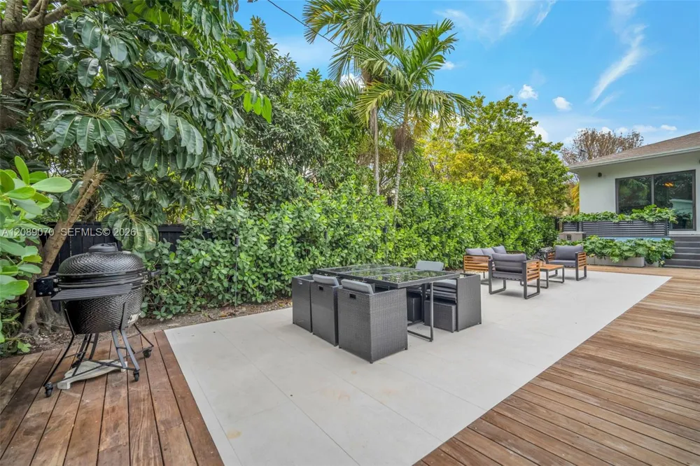 1430 SW 18th St Miami, FL 33145