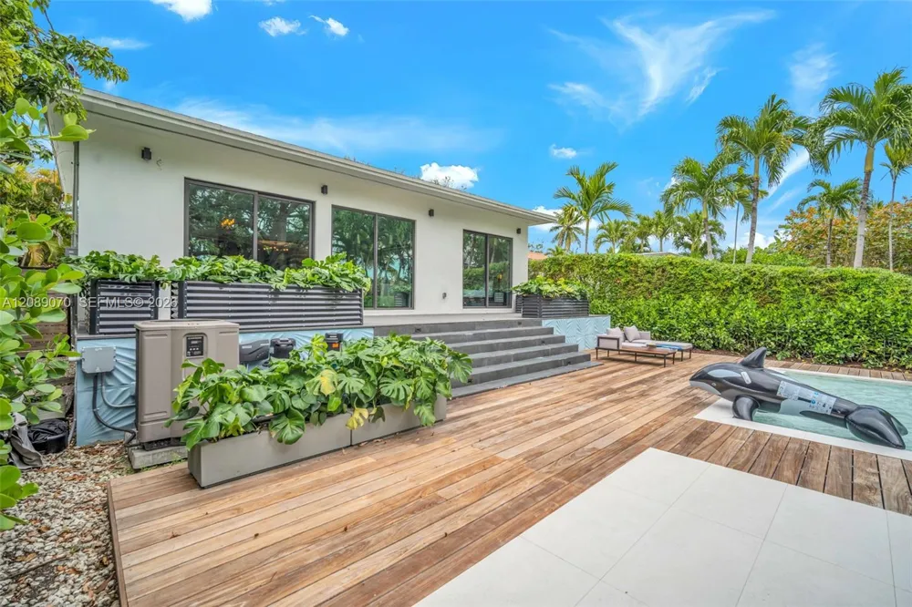 1430 SW 18th St Miami, FL 33145