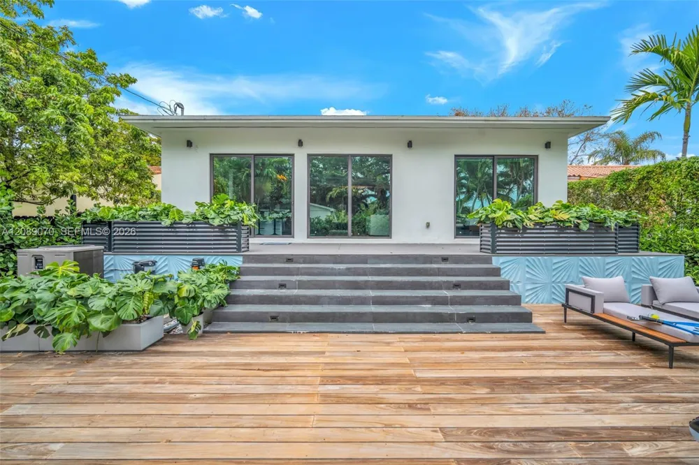 1430 SW 18th St Miami, FL 33145