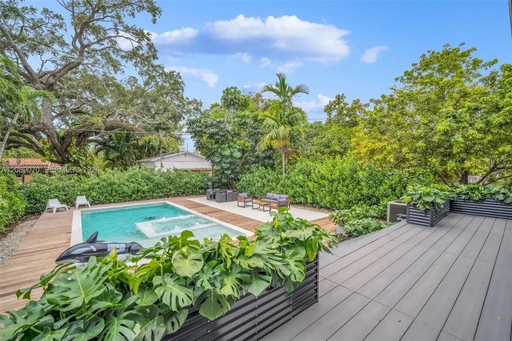 1430 SW 18th St Miami, FL 33145