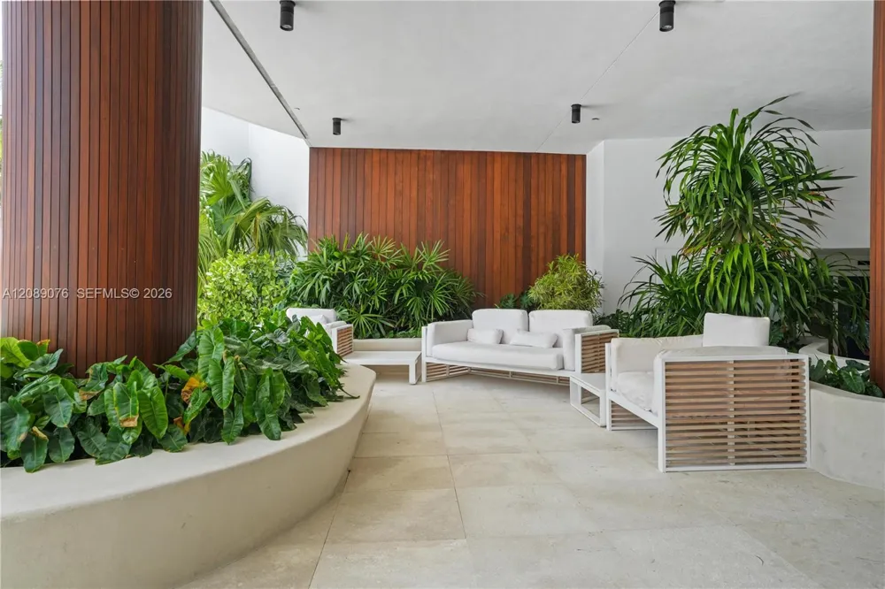 6365 Collins Ave #1705 Miami Beach, FL 33141