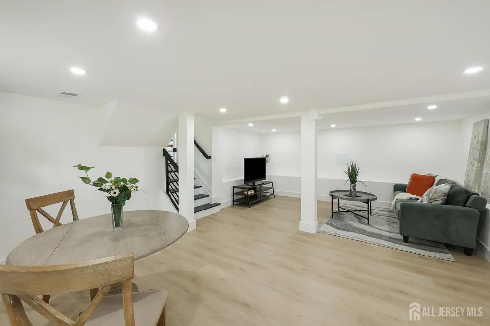 141 Lund Avenue Edison, NJ 08820