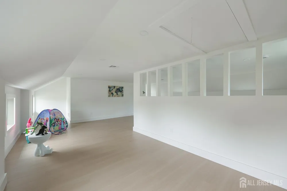141 Lund Avenue Edison, NJ 08820