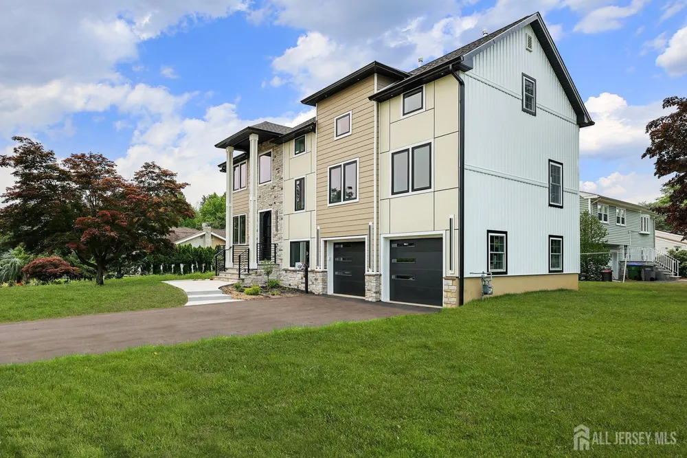 141 Lund Avenue Edison, NJ 08820