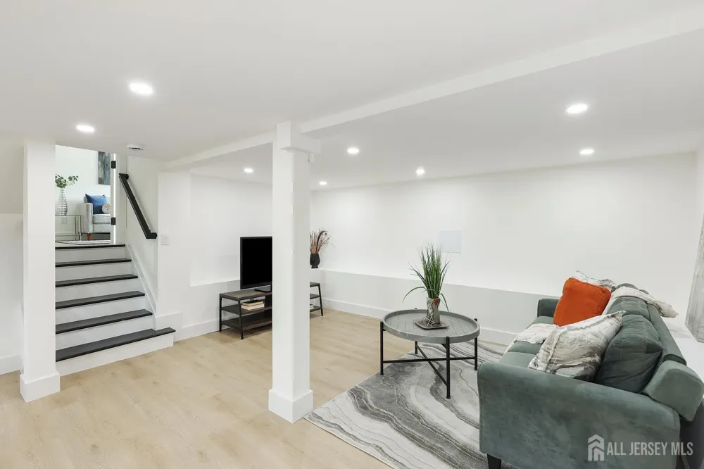 141 Lund Avenue Edison, NJ 08820