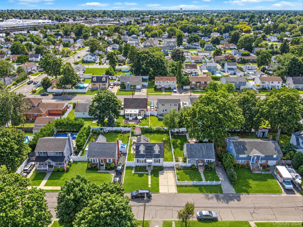 223 Fulton Avenue Lindenhurst, NY 11757