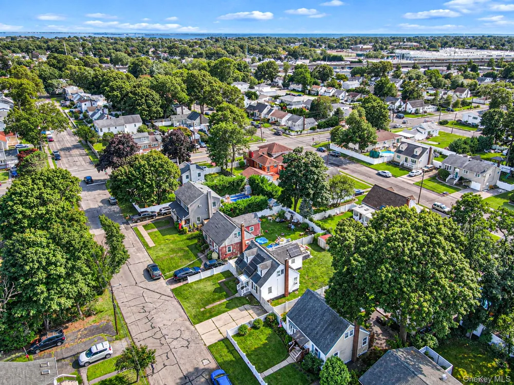 223 Fulton Avenue Lindenhurst, NY 11757