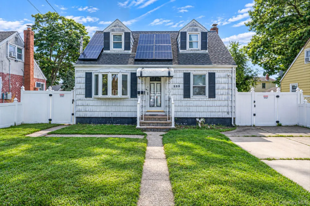 223 Fulton Avenue Lindenhurst, NY 11757