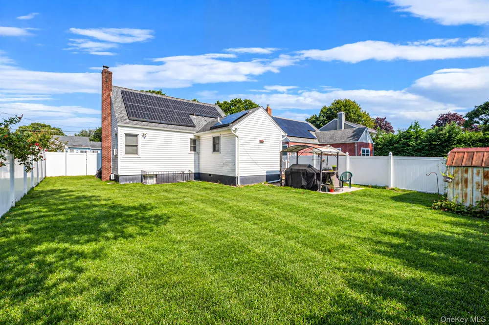 223 Fulton Avenue Lindenhurst, NY 11757