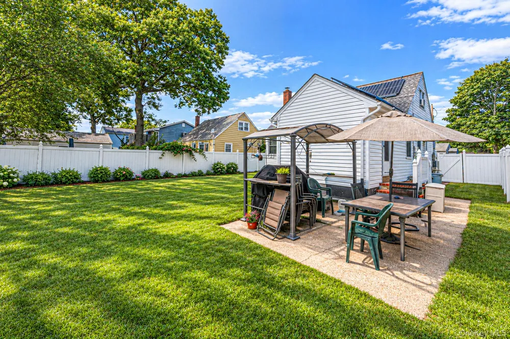 223 Fulton Avenue Lindenhurst, NY 11757