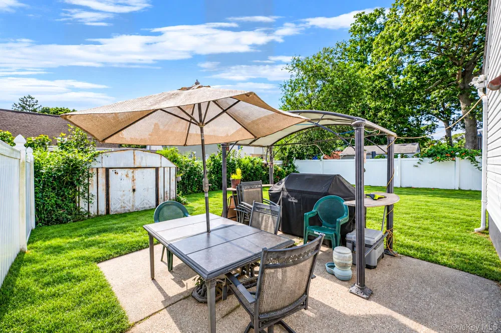 223 Fulton Avenue Lindenhurst, NY 11757