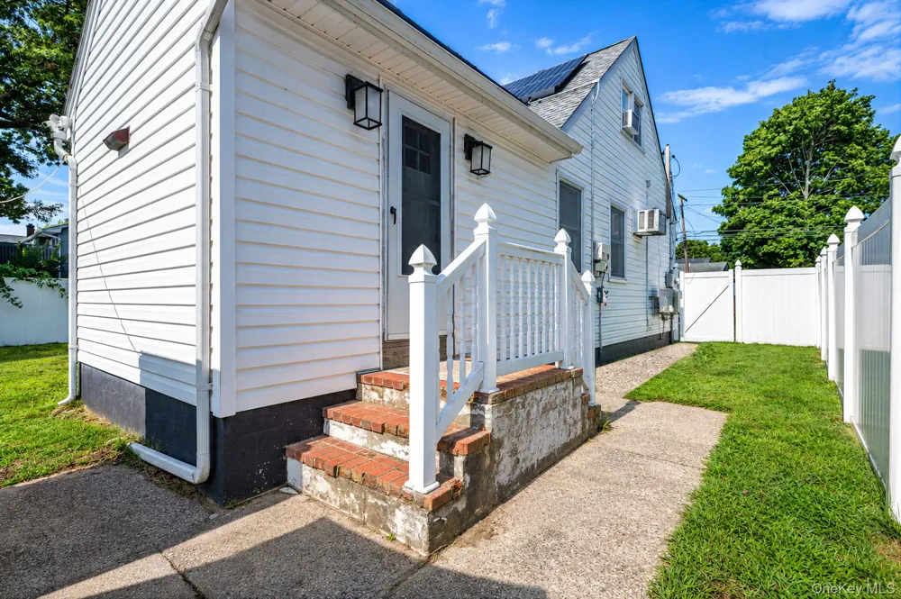 223 Fulton Avenue Lindenhurst, NY 11757
