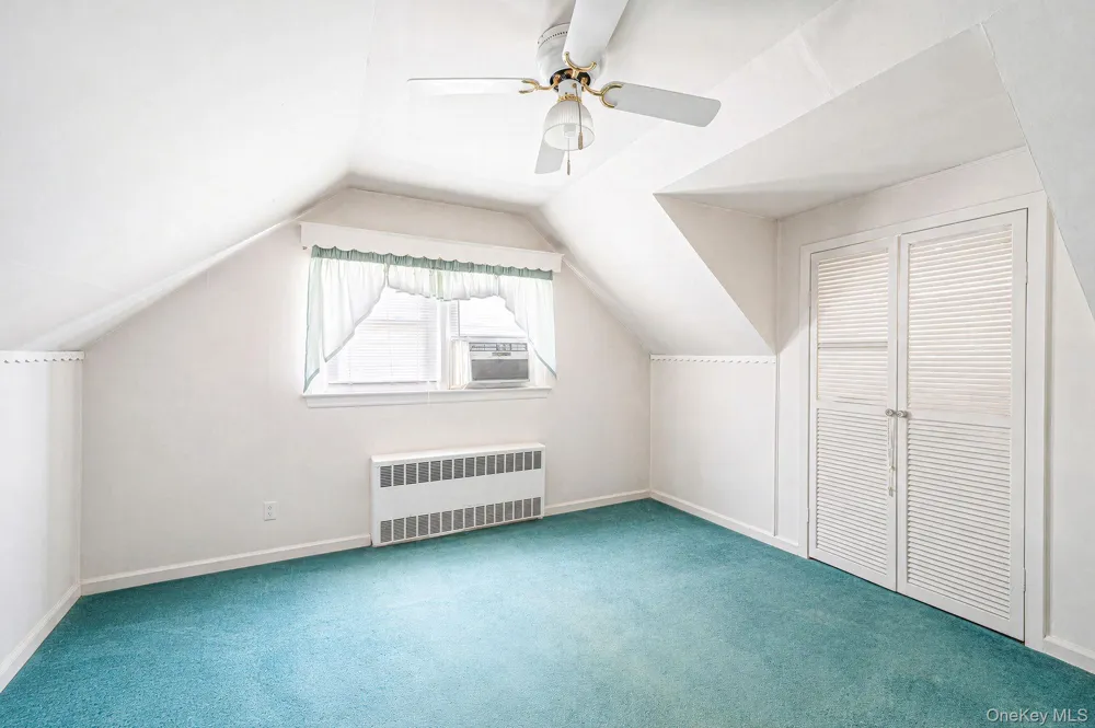 223 Fulton Avenue Lindenhurst, NY 11757
