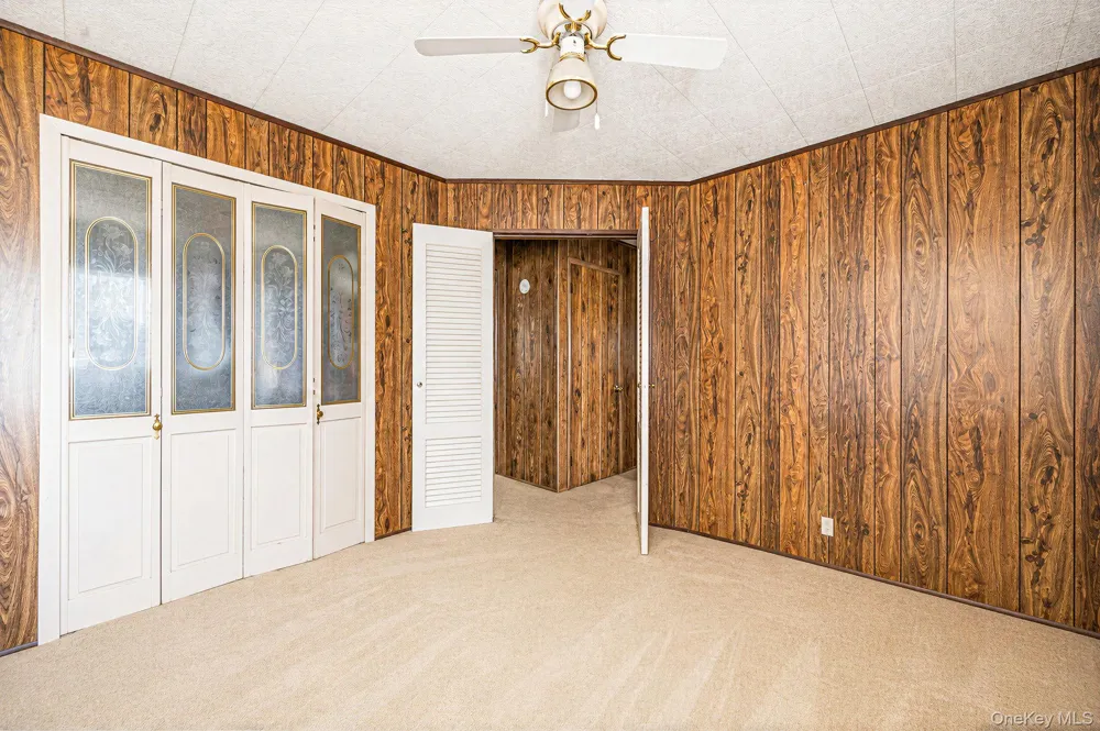 223 Fulton Avenue Lindenhurst, NY 11757