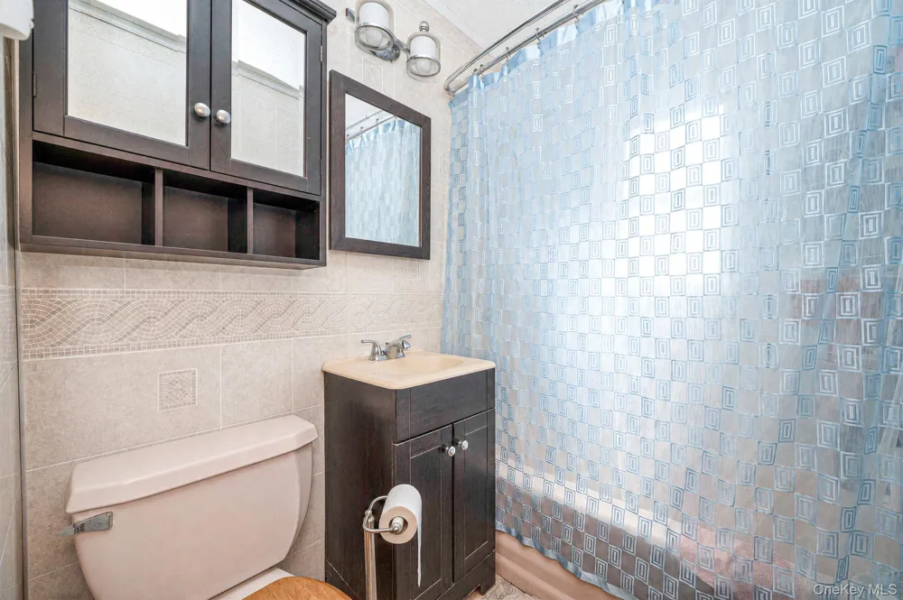 223 Fulton Avenue Lindenhurst, NY 11757