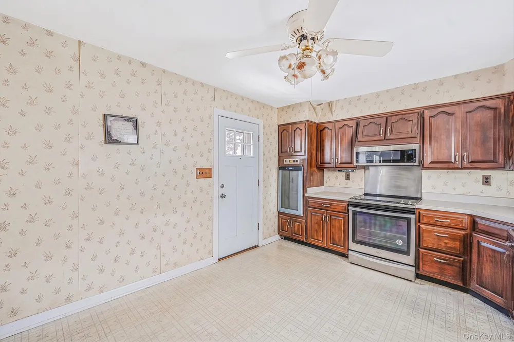 223 Fulton Avenue Lindenhurst, NY 11757