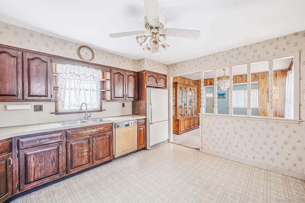 223 Fulton Avenue Lindenhurst, NY 11757