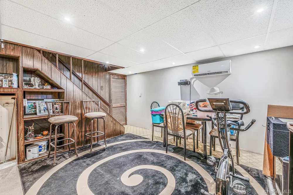 223 Fulton Avenue Lindenhurst, NY 11757
