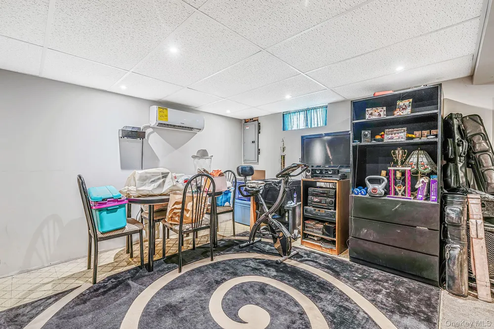 223 Fulton Avenue Lindenhurst, NY 11757