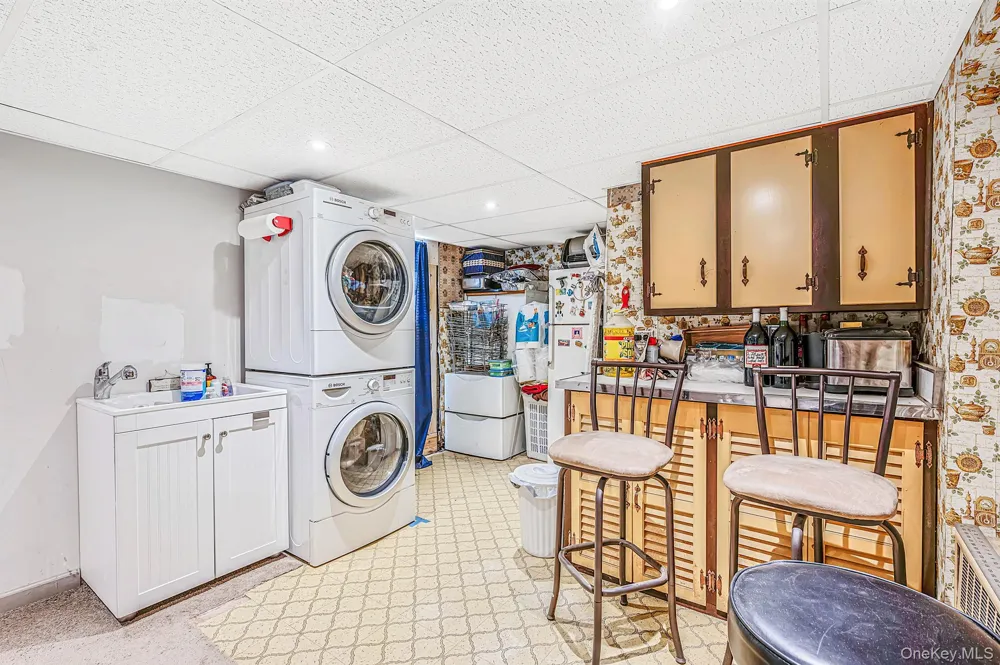 223 Fulton Avenue Lindenhurst, NY 11757