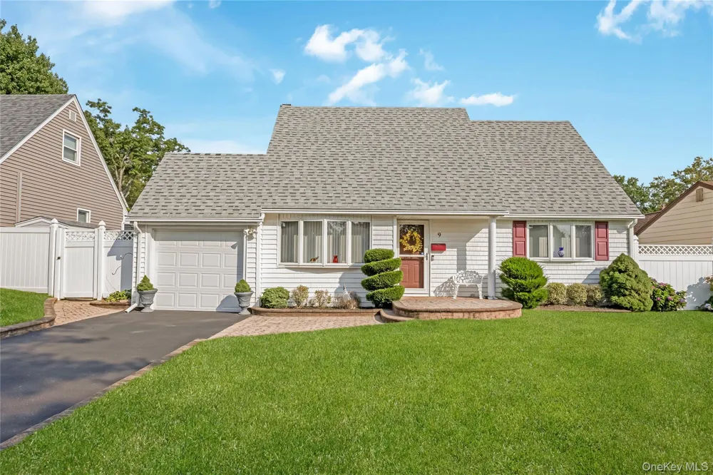 9 Linwood Avenue Farmingdale, NY 11735