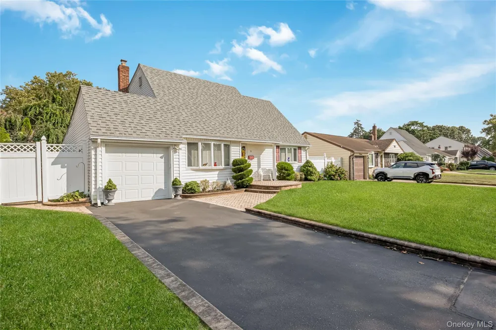9 Linwood Avenue Farmingdale, NY 11735