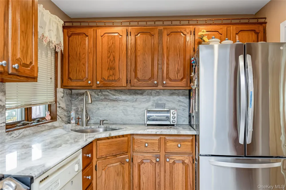 9 Linwood Avenue Farmingdale, NY 11735