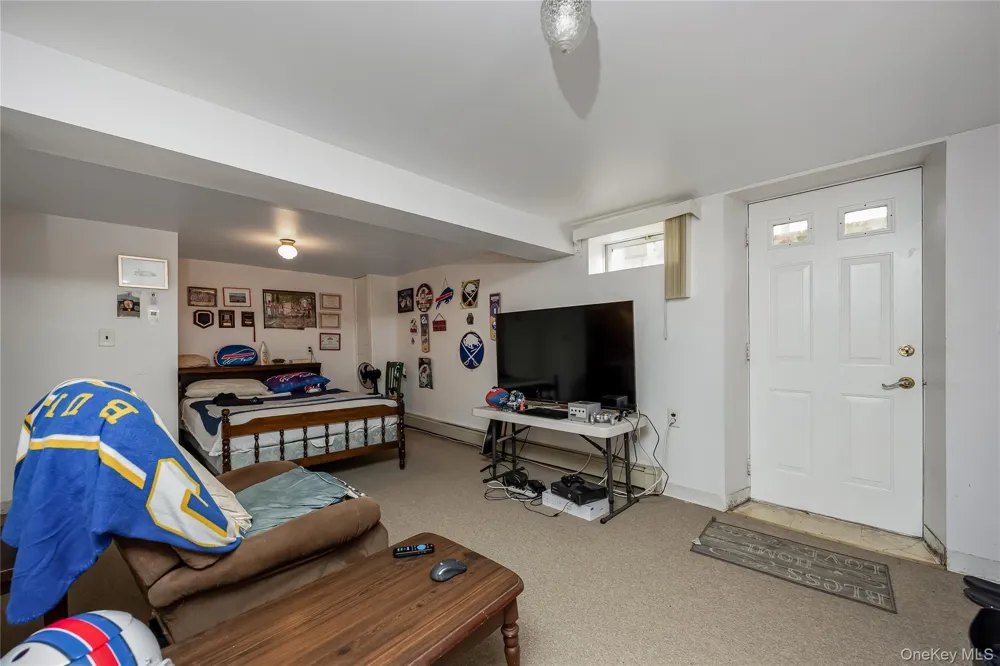9 Linwood Avenue Farmingdale, NY 11735