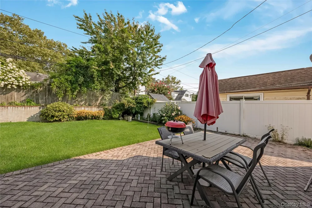 9 Linwood Avenue Farmingdale, NY 11735