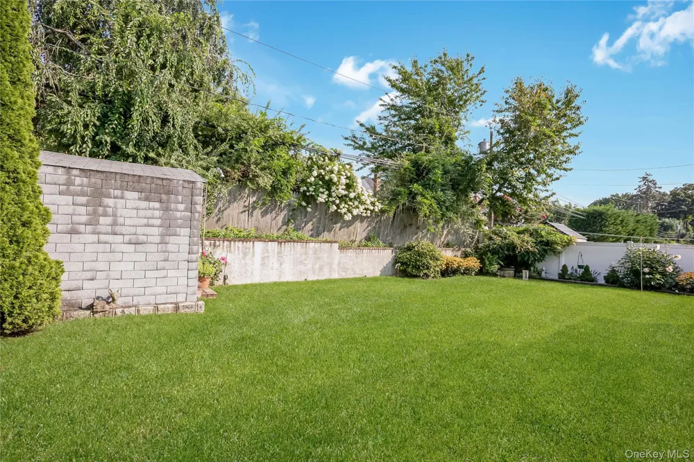 9 Linwood Avenue Farmingdale, NY 11735