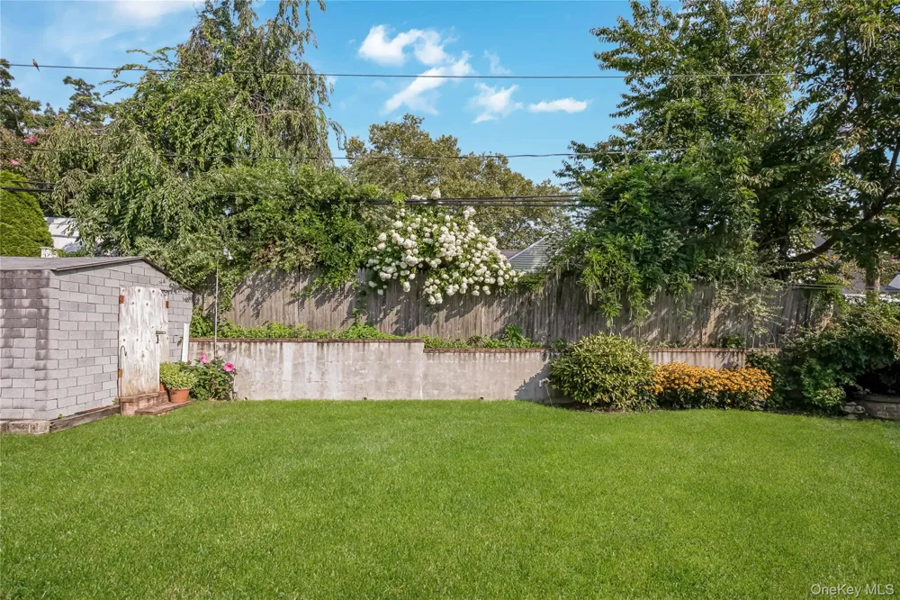 9 Linwood Avenue Farmingdale, NY 11735