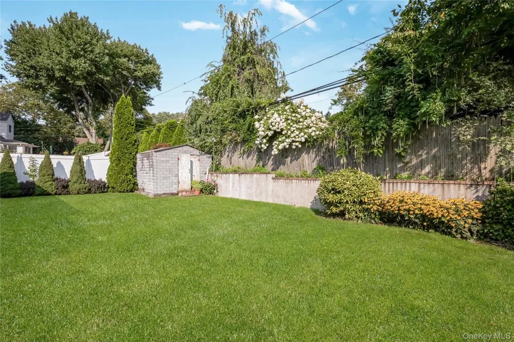 9 Linwood Avenue Farmingdale, NY 11735