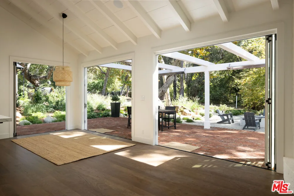 14462 W Sunset Boulevard Los Angeles, CA 90272
