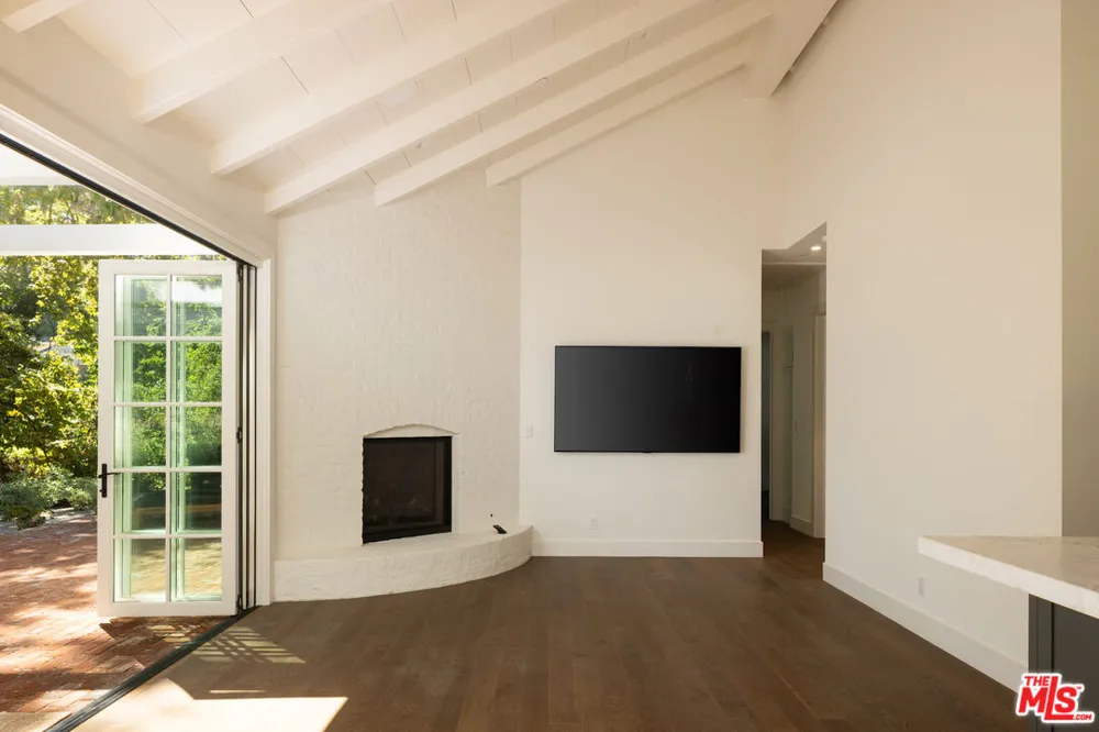 14462 W Sunset Boulevard Los Angeles, CA 90272