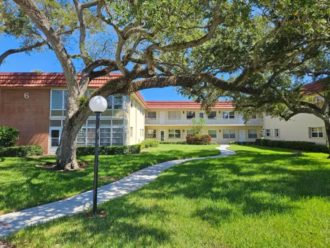 6 VISTA PALM LANE #103
