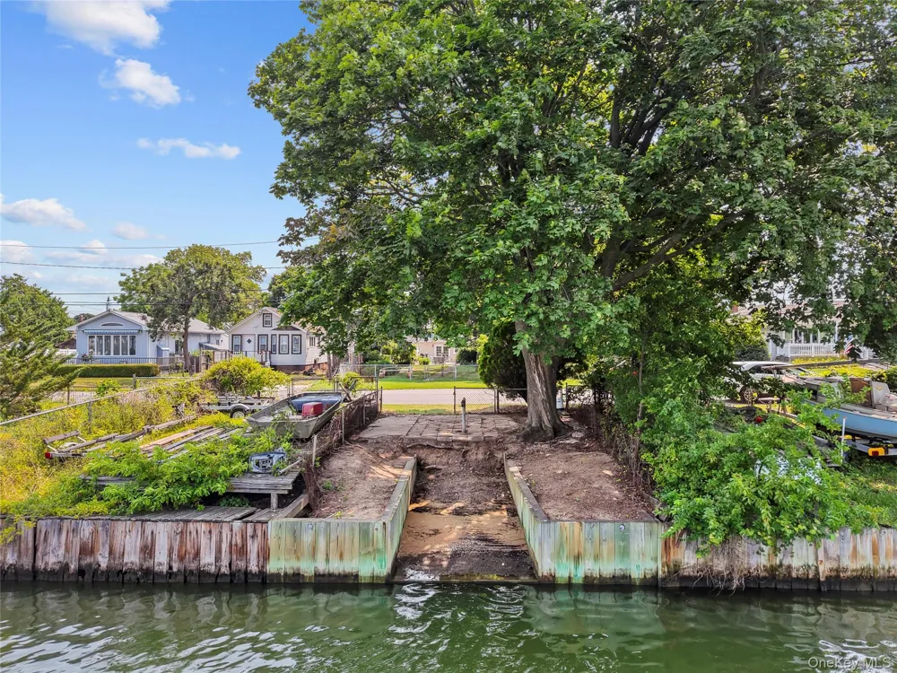 81 Wilson Avenue Amityville, NY 11701