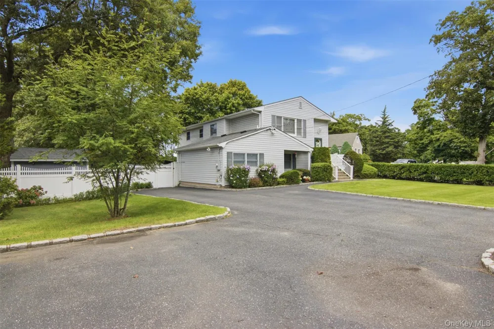 224 Holbrook Avenue Ronkonkoma, NY 11779