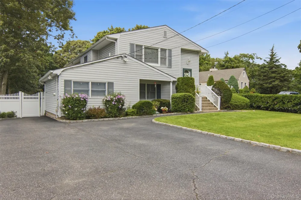 224 Holbrook Avenue Ronkonkoma, NY 11779