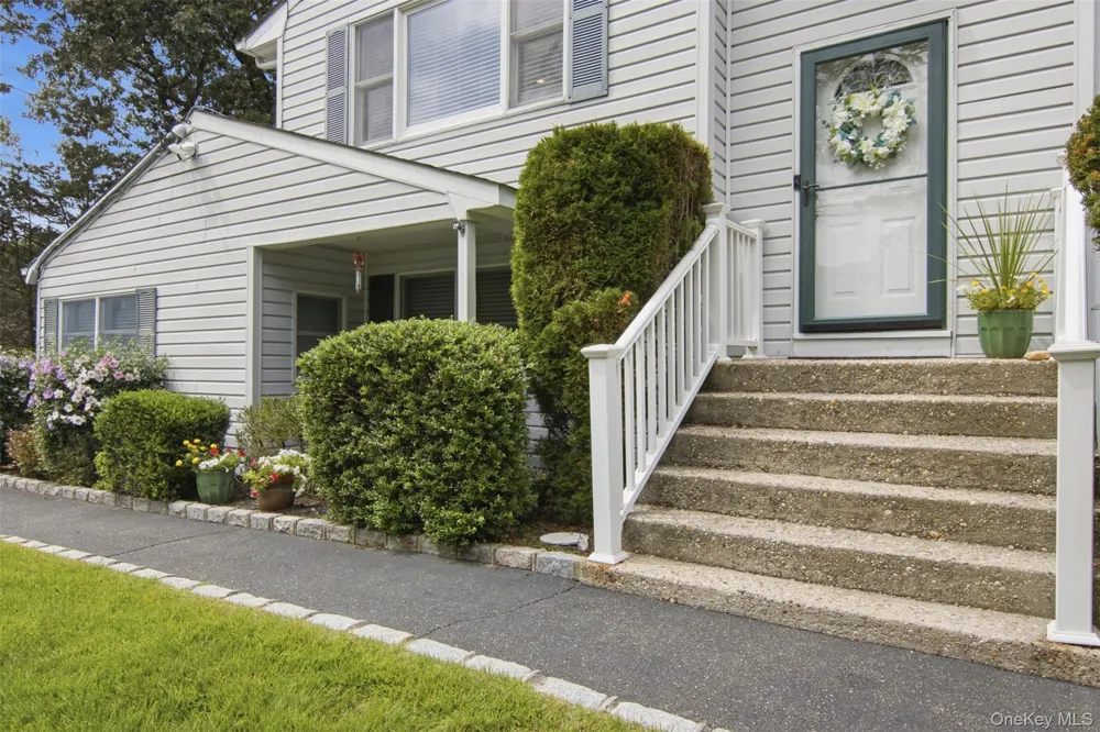 224 Holbrook Avenue Ronkonkoma, NY 11779