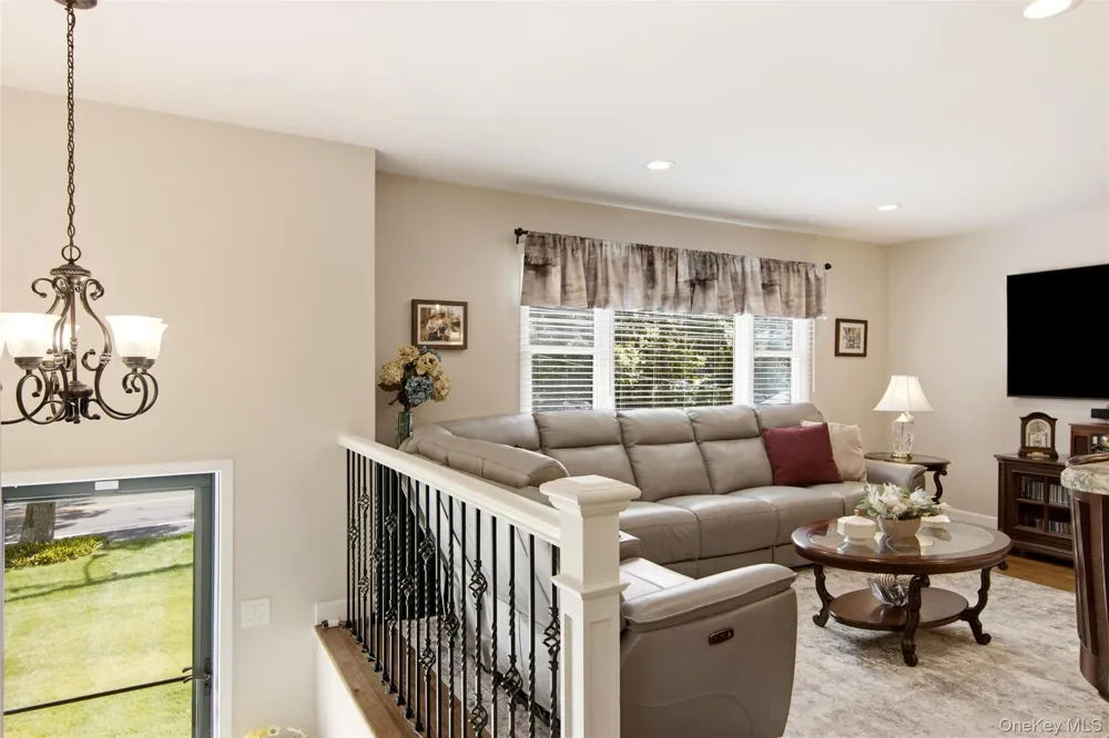 224 Holbrook Avenue Ronkonkoma, NY 11779