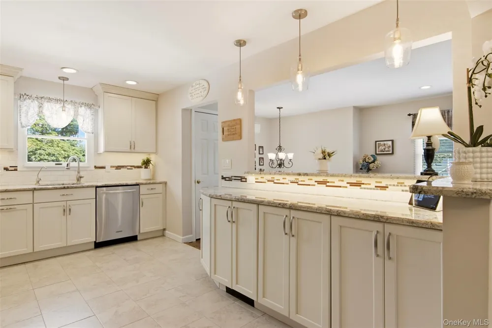 224 Holbrook Avenue Ronkonkoma, NY 11779