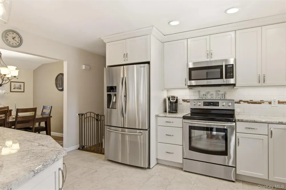 224 Holbrook Avenue Ronkonkoma, NY 11779
