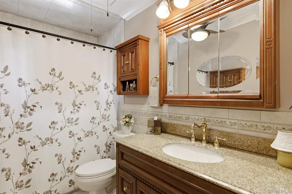 224 Holbrook Avenue Ronkonkoma, NY 11779