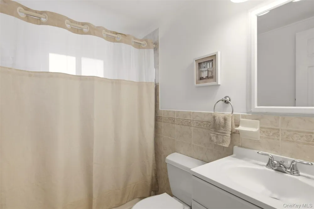 224 Holbrook Avenue Ronkonkoma, NY 11779