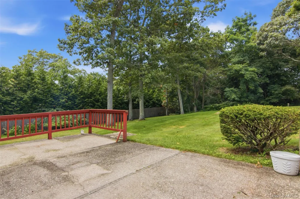 224 Holbrook Avenue Ronkonkoma, NY 11779