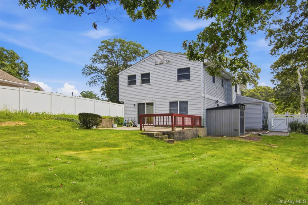 224 Holbrook Avenue Ronkonkoma, NY 11779