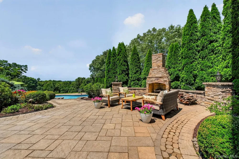 75 Spy Glass Hill Road Hopewell Junction, NY 12533