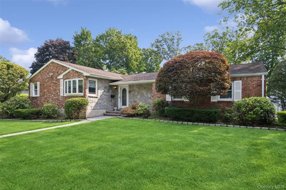 35 Cherrywood Drive East Northport, NY 11731